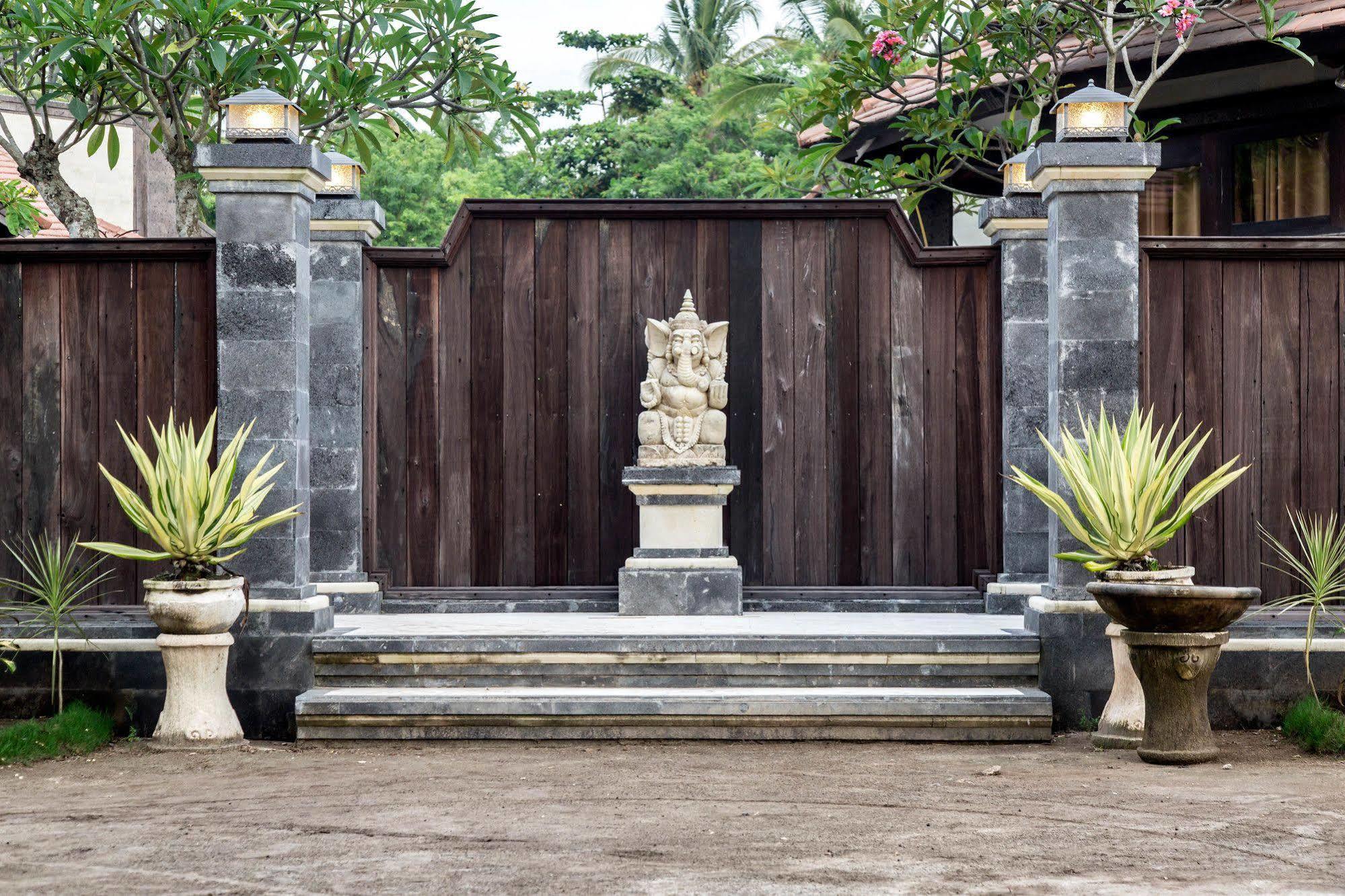 Pondok Baruna Frangipani Lembongan Buitenkant foto