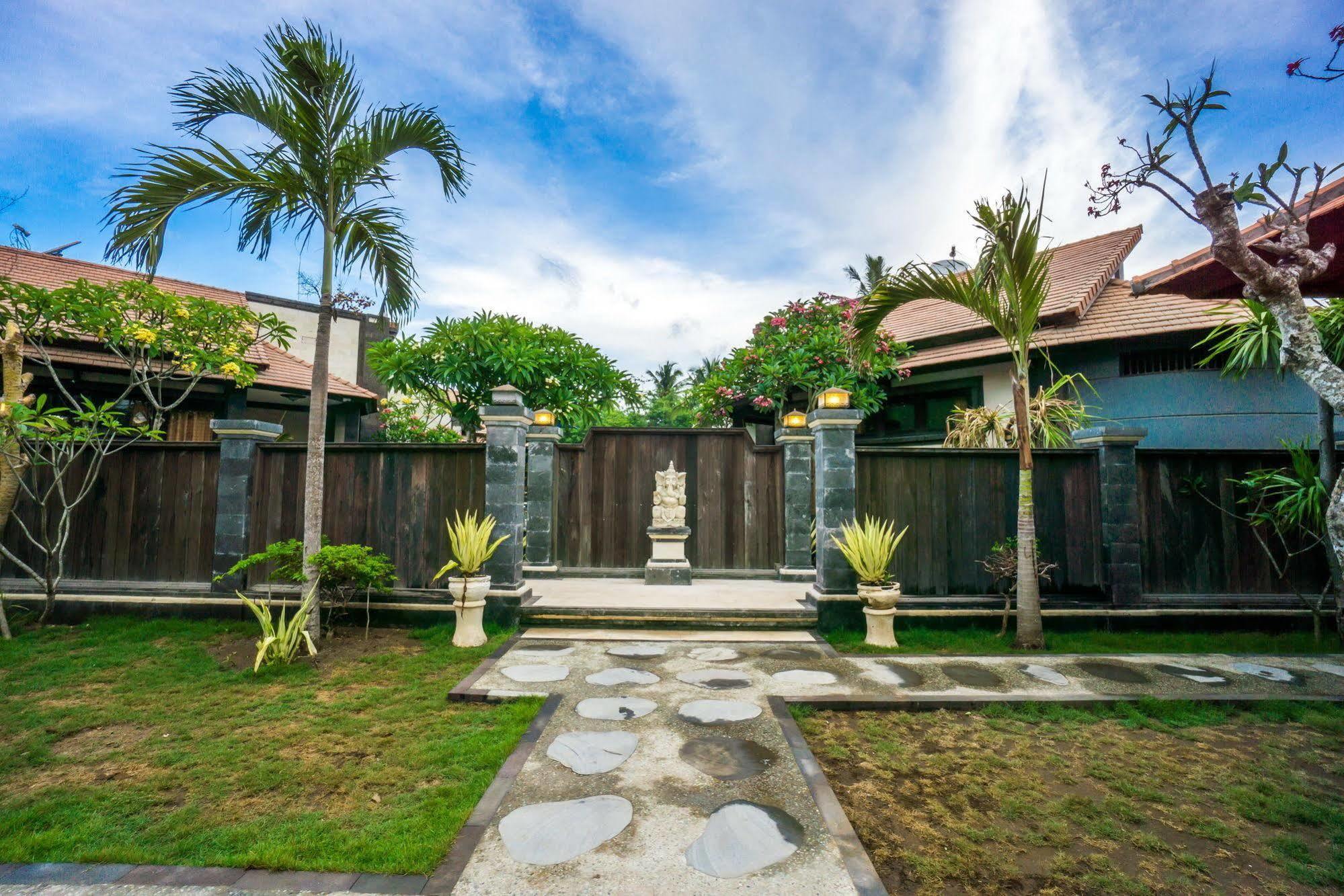 Pondok Baruna Frangipani Lembongan Buitenkant foto