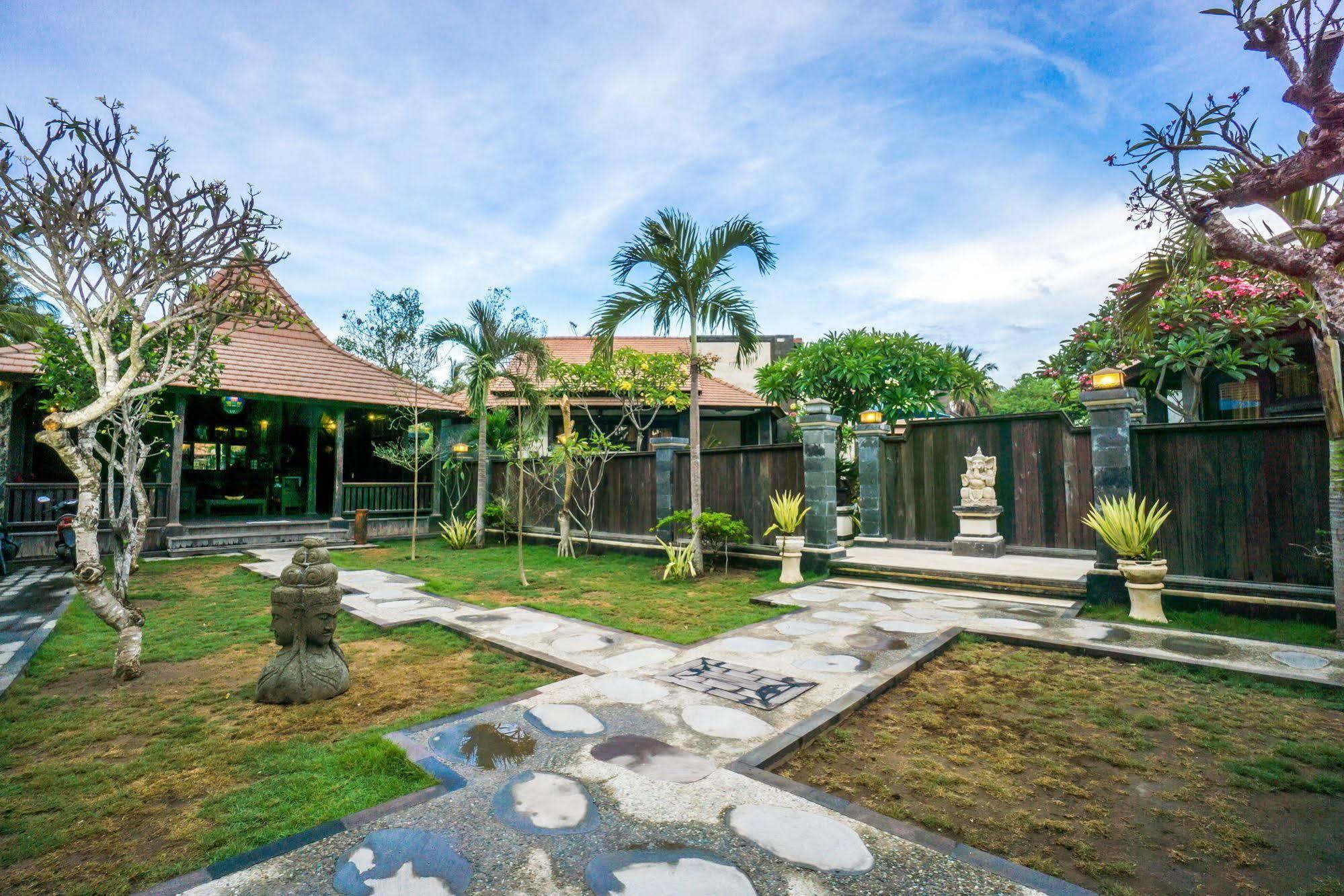 Pondok Baruna Frangipani Lembongan Buitenkant foto